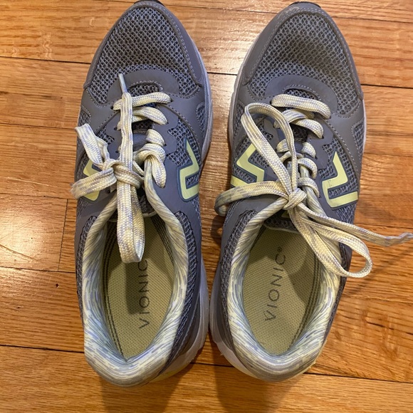 Vionic sneakers 7.5 - Picture 1 of 5